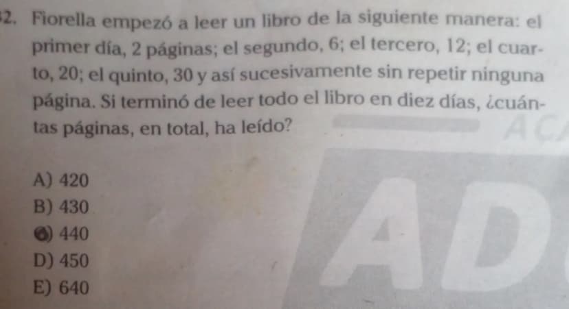 2. Fiorella empezó a leer un libro de la siguiente manera: el
primer día, 2 páginas; el segundo, 6; el tercero, 12; el cuar-
to, 20; el quin