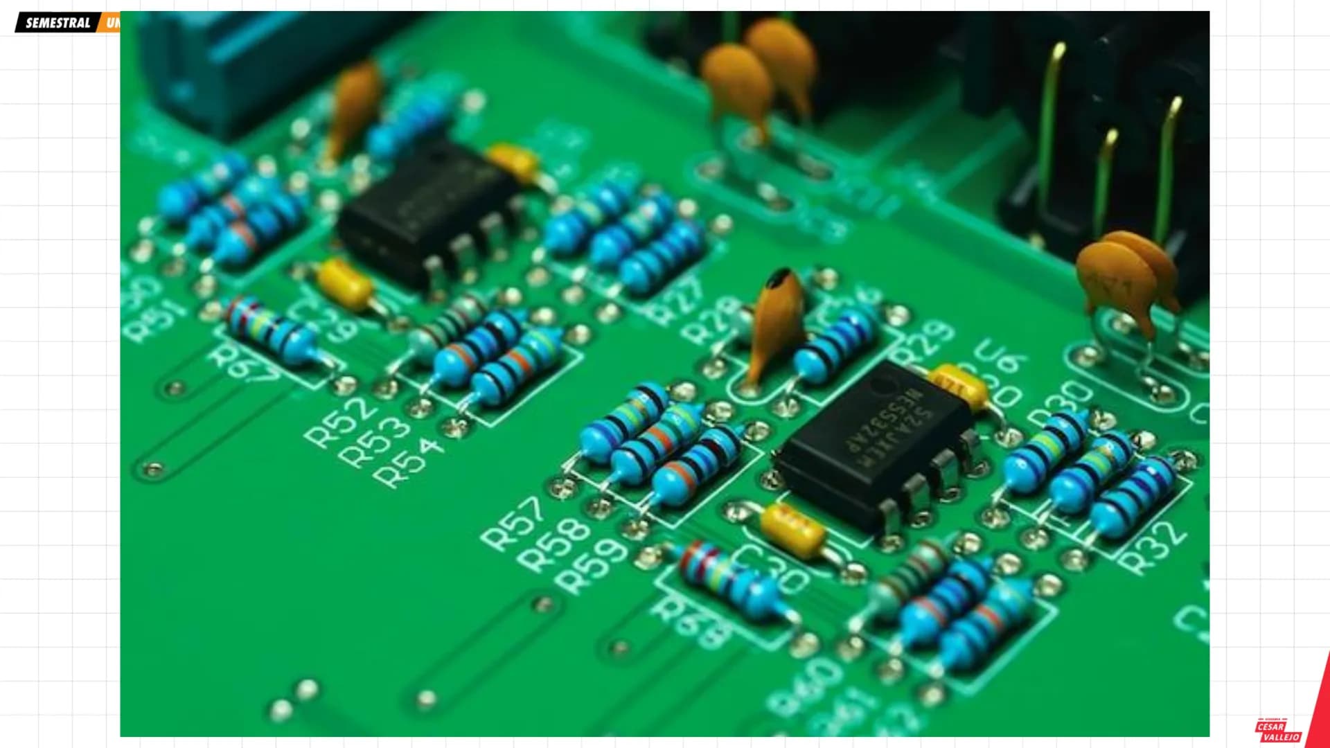 --- OCR Start ---
SEMESTRAL UNI
SUPERFICIES EQUIPOTENCIALES
Todos los puntos de un campo eléctrico que tienen igual
potencial eléctrico form